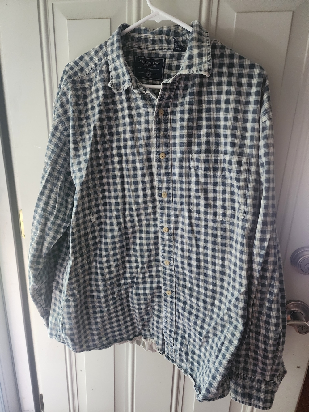 American Eagle Outfitters VTG Men’s Blue and White Check Button-Down Shirt